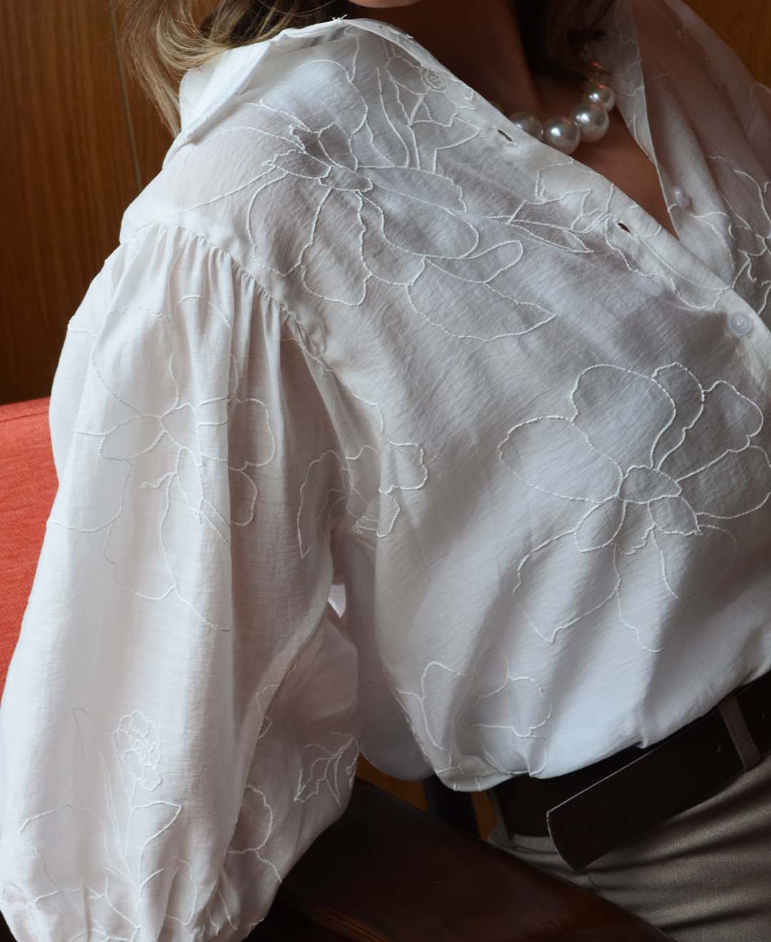 KENDİNDEN NAKIŞLI GÖMLEK