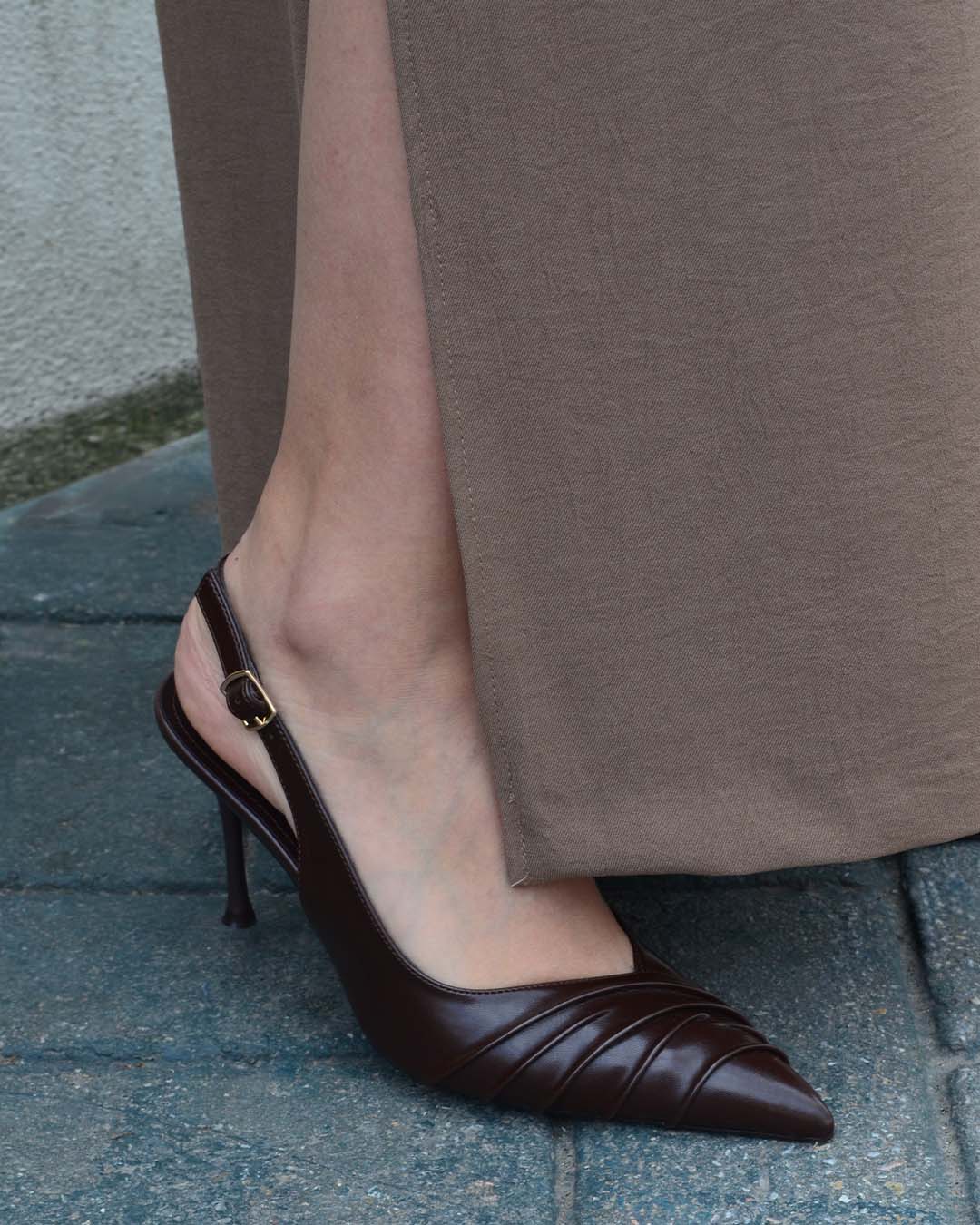 BURNU KIRIŞIK TOPUKLU AYAKKABI