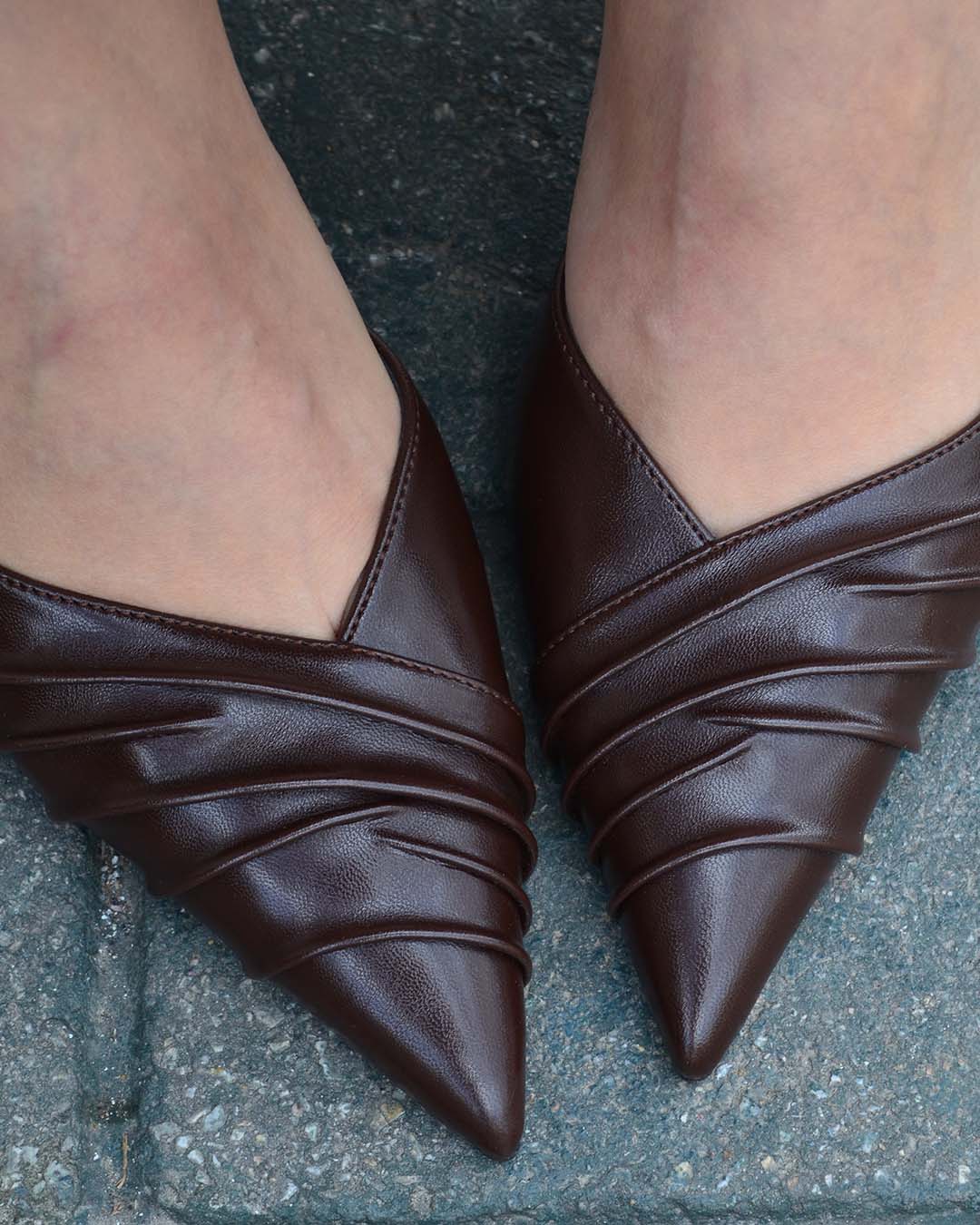 BURNU KIRIŞIK TOPUKLU AYAKKABI