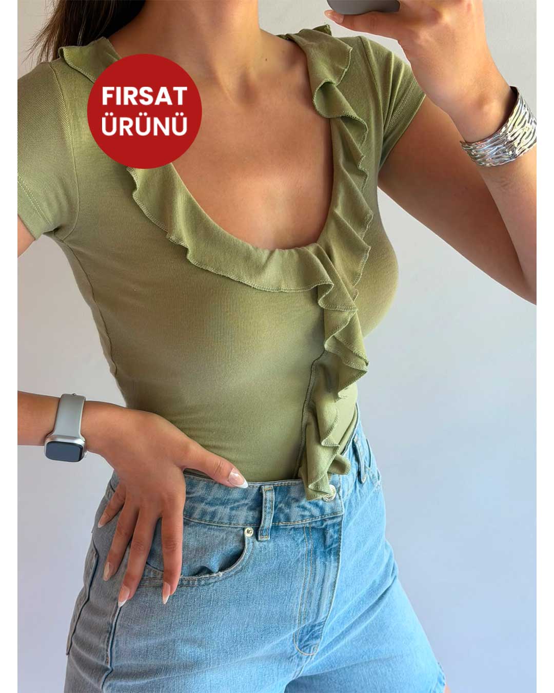 GENİŞ YAKA FIRFIRLI BLUZ